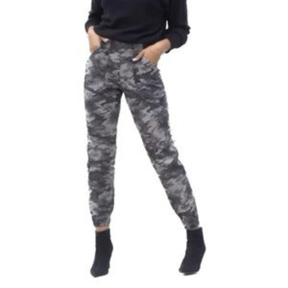 Spanx Stretch Mid Rise Twill Jogger Pants Black Wash Camo Women's Size M Cargo - Picture 3 of 8